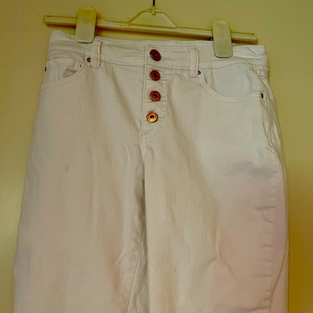 Crop White jeans with distress fringe